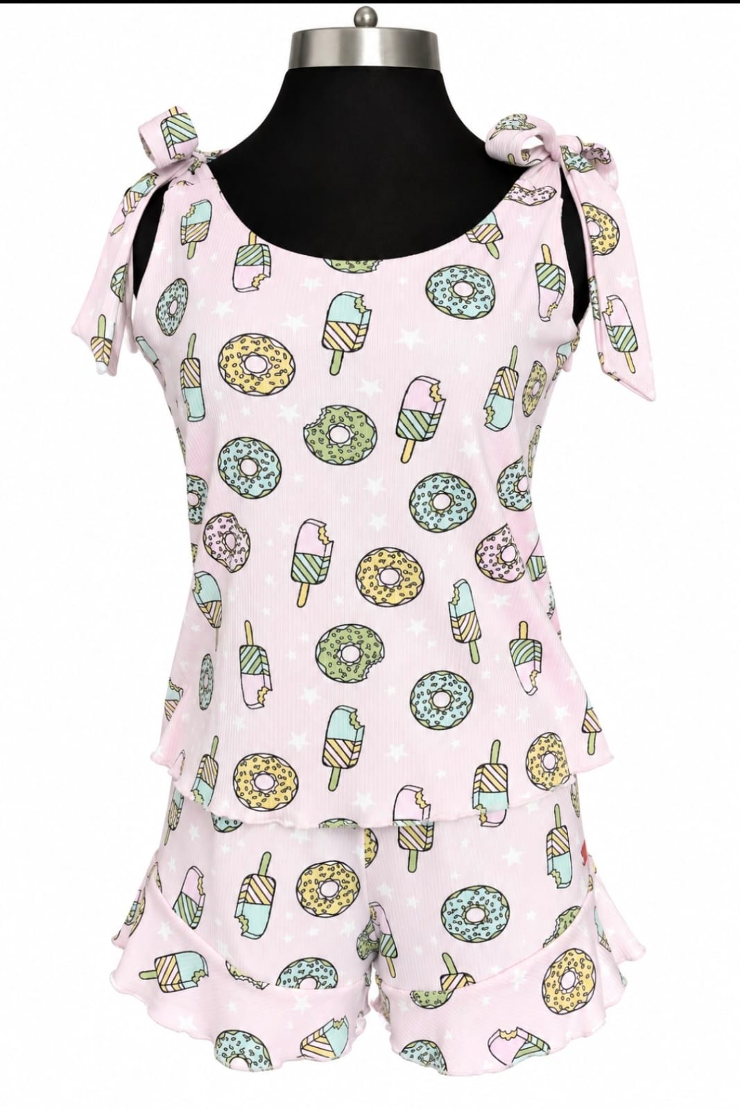 Conjunto Bow Lounge Set con corbatas en los hombros y short con gola, en estampado de donas